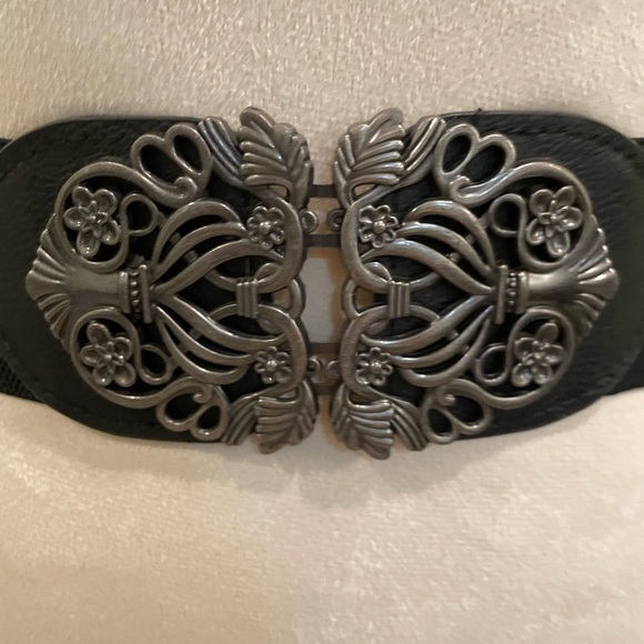 NWOT NEVER WORN Elegant Black Belt with Ornate Silver Buckle. Awesome belt! - Picture 3 of 6